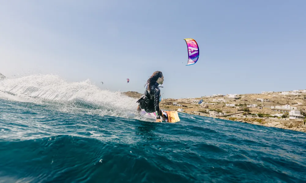 Kitesurfista velejando
